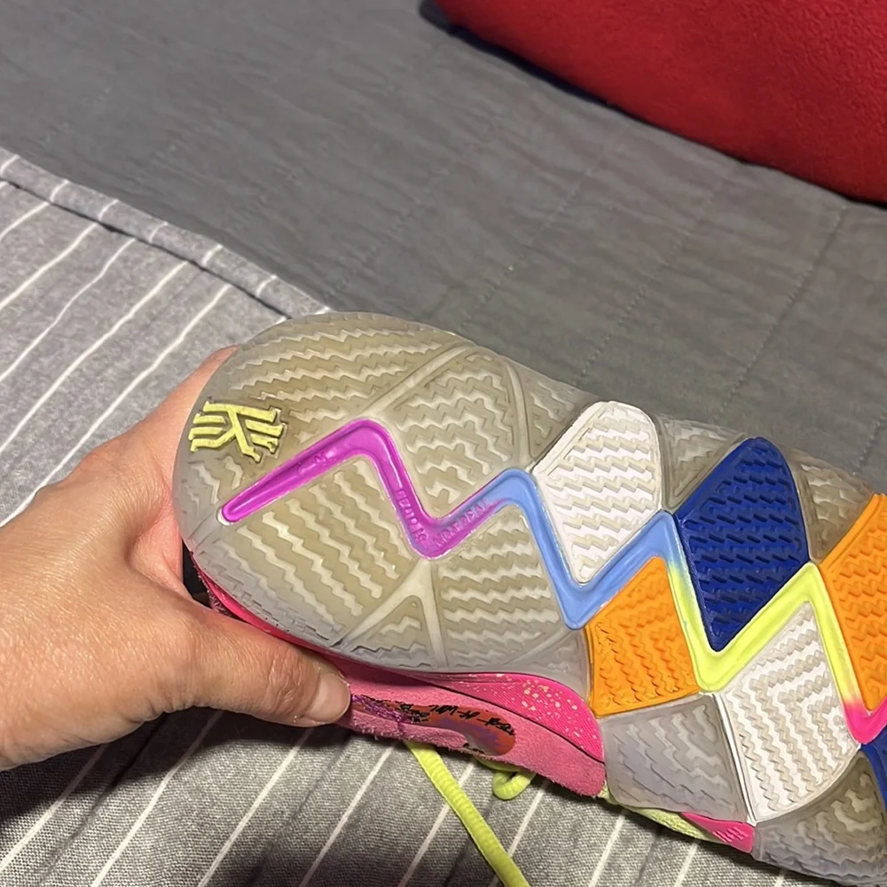 Kyrie 4 ‘confetti’